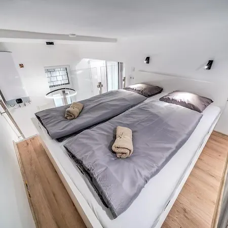 Loft 8 - Cozy Stylish With Parking